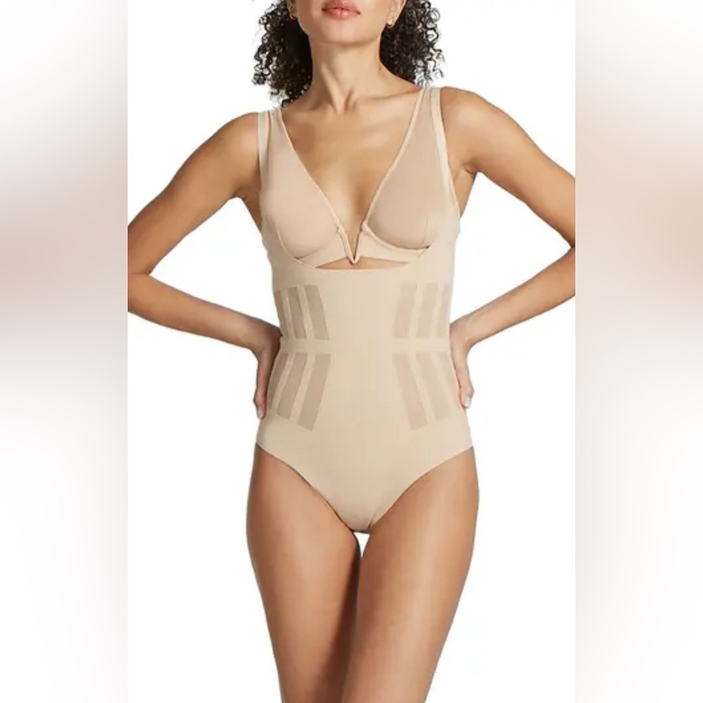 NWT Commando Size L Luxe Control Bodysuit Beige